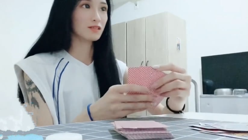 STP15850 最新国产剧情A片苗条露脸美女与闺蜜新交的男友玩牌长得挺帅勾引他帮闺蜜试下.jpg