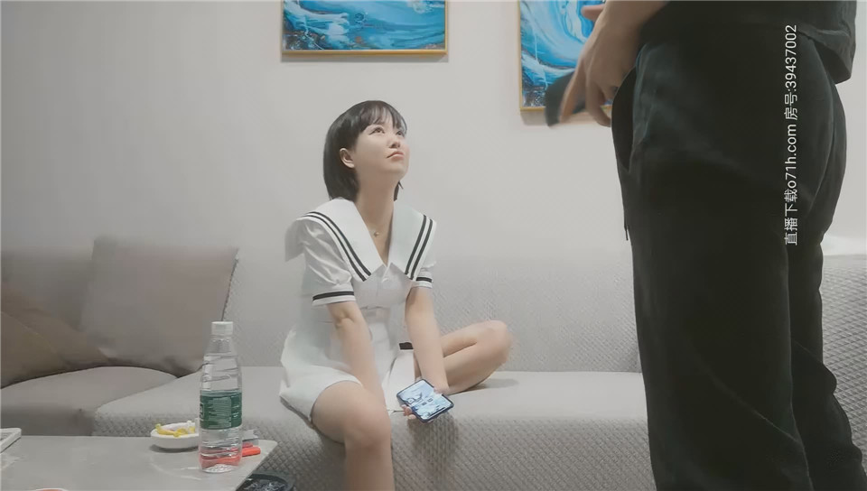 STP16049 00后水灵灵短发小仙女，近距离把粉嫩肥美鲍鱼掰开展示，配合度高被干得高潮.jpg