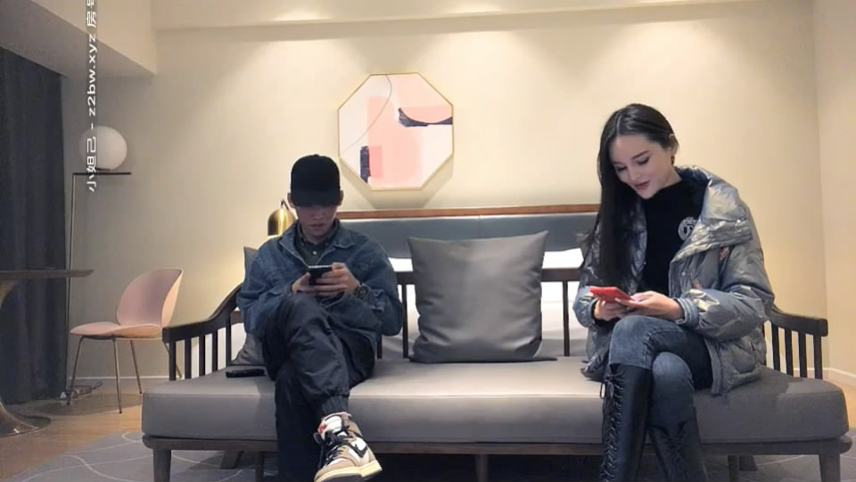 STP18355 高价约炮网红脸蛋外围女中途闹矛盾被疯狂投诉.jpg
