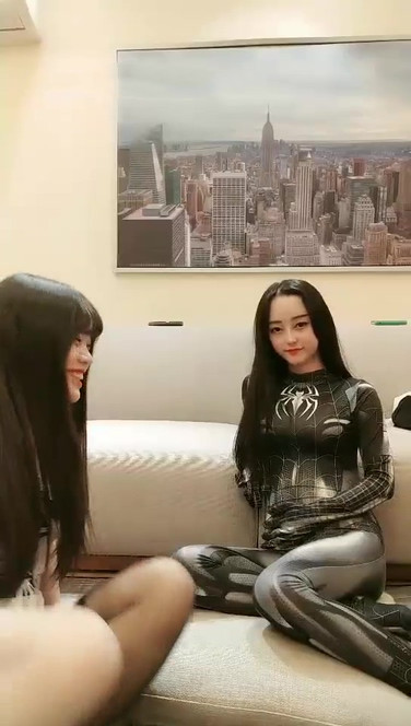STP18382 极品热巴高颜值妹子蜘蛛侠紧身衣双女自慰啪啪，张开双腿道具抽插特写口交骑.jpg