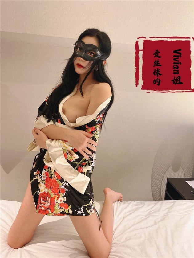 STP18602 【极品反差婊】推特女神爱丝袜Vivian姐定制版流出-艺妓回忆录 疯狂骑乘高潮.jpg