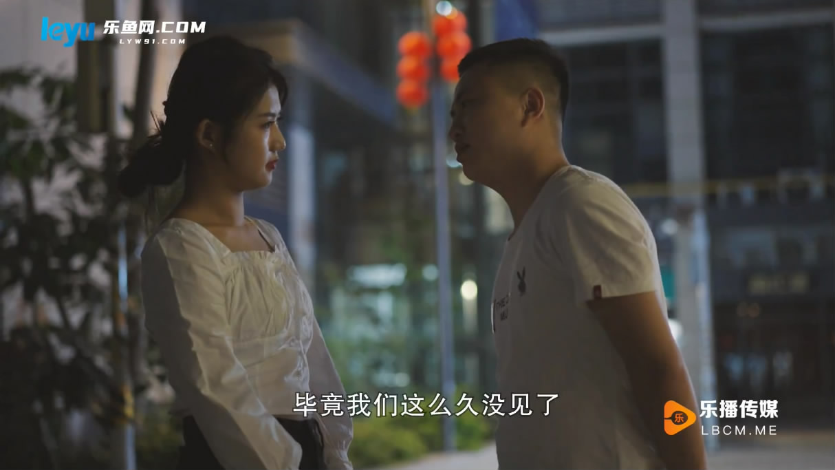 sokxv.com-国产AV佳作出轨少妇一边偷情一边和老公保持通话.jpg