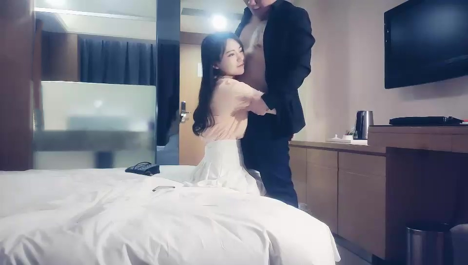 kpxvs.com-STP20203 笑起来甜美西装外围妹，撕开肉丝隔着内裤摸逼，舔逼特写口交69后.jpg