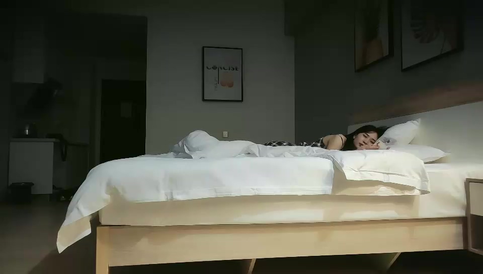 taxv.xyz-STP20568 良家妹子 笑起来甜美格子裙 洗完澡开操上位骑乘特写抽插 站立后入.jpg
