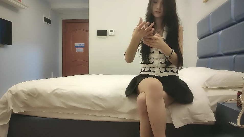 bbsxv.xyz-STP21796 大学生兼职小舒淇 身高168 胸器36C大长腿 仙丹加持 超清画质 粉粉.jpg