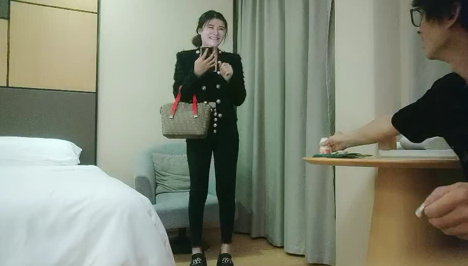 pexv.xyz-STP22746 大长腿外围妹  黑丝大屁股翘着口交  近距离视角拍摄  骑在身上往下猛坐.jpg