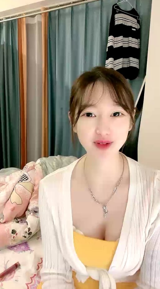 avmans.com-STP23373 颜值区乖巧美女给大家露一波 撩起内衣超嫩美乳 揉捏娇喘呻吟好听.jpg