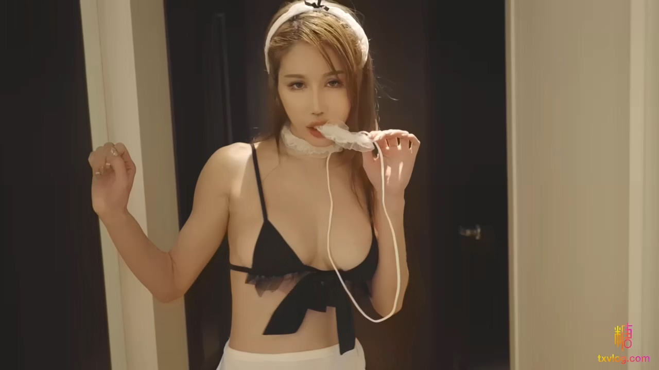 zzpp08.com@STP26148 ✿绝色佳人✿ 台湾究极梦幻粉乳女神▌辛尤里▌帮闺蜜剃毛光滑湿.jpg